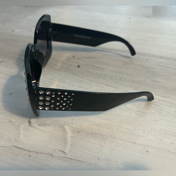 New Large Black Crystal style 
Sunglasses - Picture 7 of 7